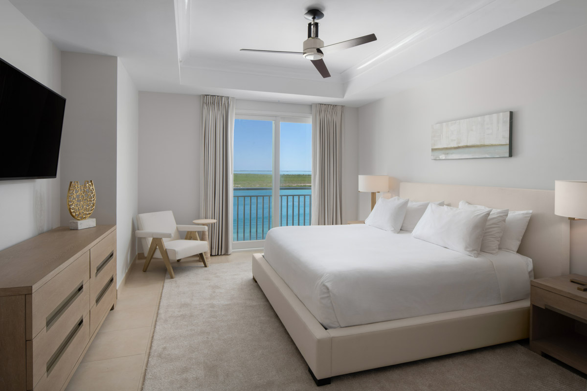blue-haven-two-bedroom-oceanfront-balcony-penthouse-bedroom-2